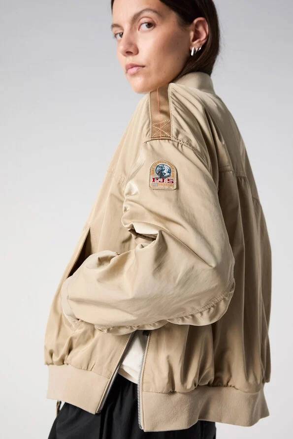 Blouson bomber pour femme Parajumpers modèle Kathryn : élégance et fonctionnalité à découvrir à Dieppe chez Joséphine by Urban Chic
