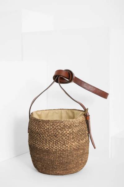 Sac seau MAIKA IBELIV Park Tea en raphia naturel – disponible chez Joséphine by Urban Chic à Dieppe