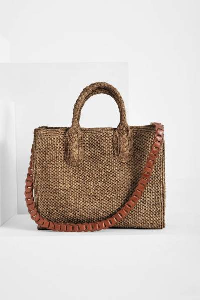 Sac rectangulaire RARY IBELIV dark tea en raphia naturel – disponible chez Joséphine by Urban Chic à Dieppe
