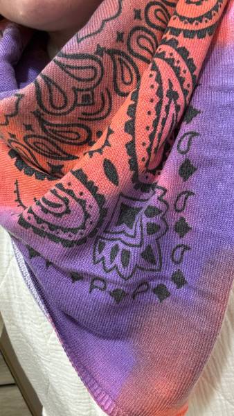 Écharpes Elia d'Adoré Paris plusieurs motifs et coloris à retrouver en boutique disponibles chez Joséphine by Urban Chic à Dieppe