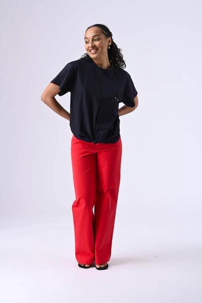 Look complet T-shirt Aline marine pantalon rouge styling mode femme Dieppe