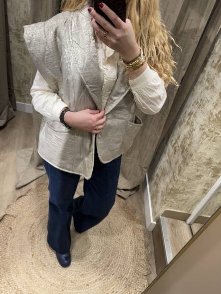 Illuminez votre garde-robe avec le Gilet Sans Manches Brooklyn Doré chez Joséphine by Urban Chic à Dieppe