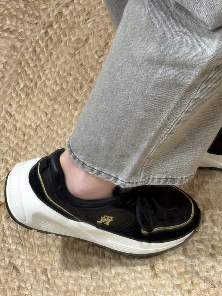 Baskets Chunky Tommy Hilfiger Black & Gold vibes chez Joséphine by Urban Chic à Dieppe 76