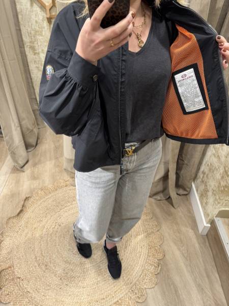 Veste Laurette Parajumpers entre fonctionnalité et style, venez la découvrir chez Joséphine by Urban Chic à Dieppe