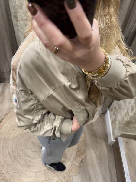 Blouson bomber pour femme Parajumpers modèle Kathryn : élégance et fonctionnalité à découvrir à Dieppe chez Joséphine by Urban Chic 76