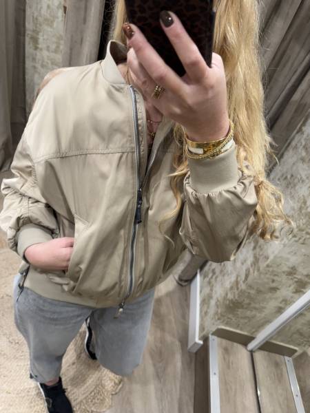 Blouson bomber pour femme Parajumpers modèle Kathryn : élégance et fonctionnalité à découvrir à Dieppe chez Joséphine by Urban Chic en Normandie