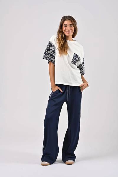 T-shirt Joan Adoré Paris motif cachemire marine poche plaquée Joséphine Dieppe