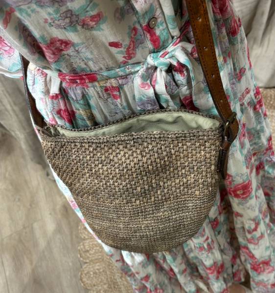 Sac seau MAIKA IBELIV Dark Tea en raphia naturel – chez Joséphine by Urban Chic à Dieppe