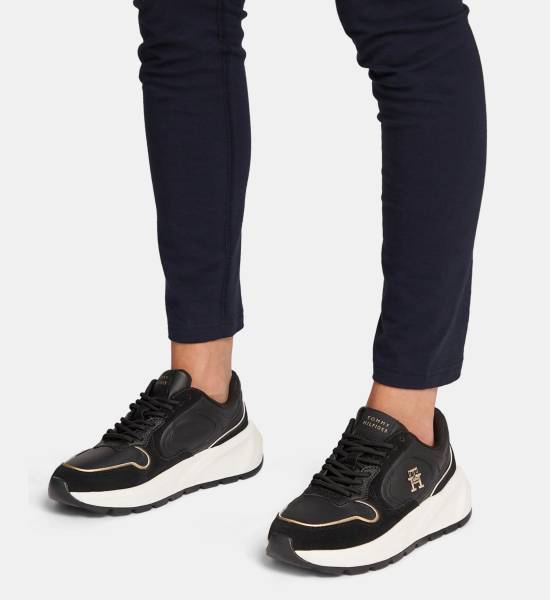 Baskets Chunky Tommy Hilfiger : Black & Gold vibes chez Joséphine by Urban Chic à Dieppe envie de booster ton look ?