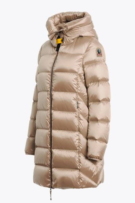 Notre zone d'activité pour ce service Collection vêtements Automne-Hiver 2026 pour femmes avec des pièces tendances, confortables et adaptées à la saison